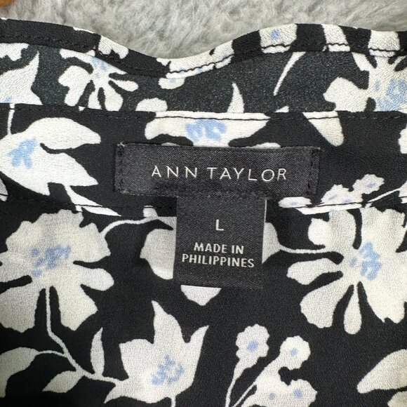 Ann Taylor Womens Sleeveless Blouse Top Size L Black White Floral V-Neck - Picture 6 of 10